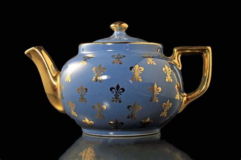 Hall Teapot Fleur De Lys Dark Blue Gold Trim 6 Cup Boston Shape