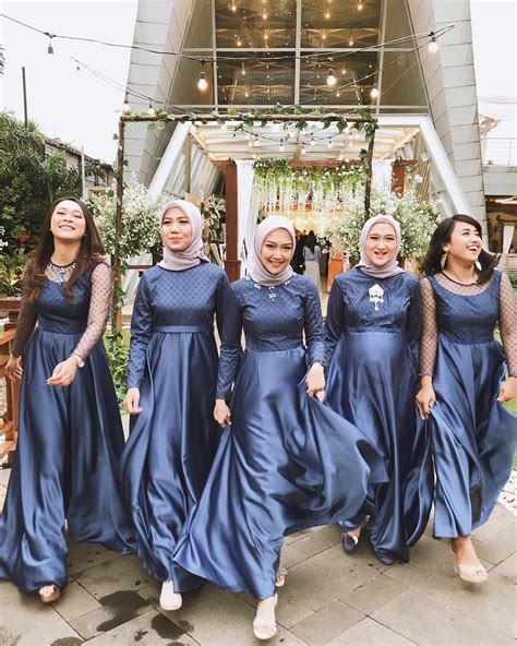 Inilah 52 Ide Seragam Bridesmaid