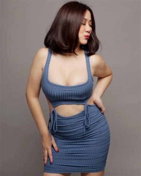 Tante Ernie Pamer Body Seksi Dengan Bodycon Dress Netizen Sampai Gagal