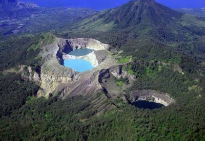 Gunung ini berketinggian 3794 meter di atas permukaan laut dan berlokasi di 77,5 ls, 167,2 bt. 10 Kawah Gunung Berapi Yang Paling Menakjubkan di Dunia ...