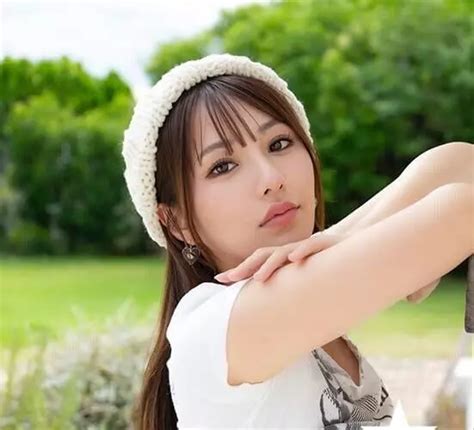 Pre Order Japanese Actress Tsubasa Amami 2024 Tabletop Calendar A5 28p