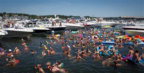 Looking for fun things to do on the weekends? Wobbly Boots Roadhouse: AquaPalooza This Weekend At Dog Days