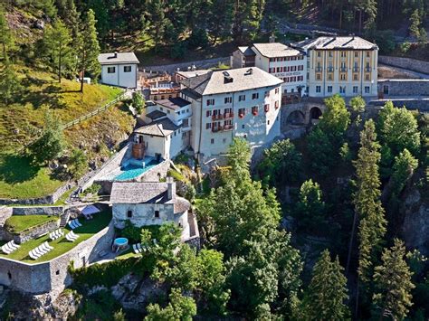 Ogni camera ha vista sulla conca di bormio e sul paesaggio alpino. The 6 most relaxing thermal baths in Bormio, Italy ...