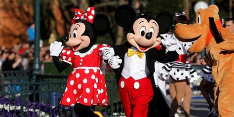 Disneyland Changing How Mickey Minnie Will Interact With Park Visitors