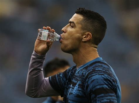 Cristiano Ronaldo S Reaction After Al Khaleej Staff Member Tried To Take A Selfie