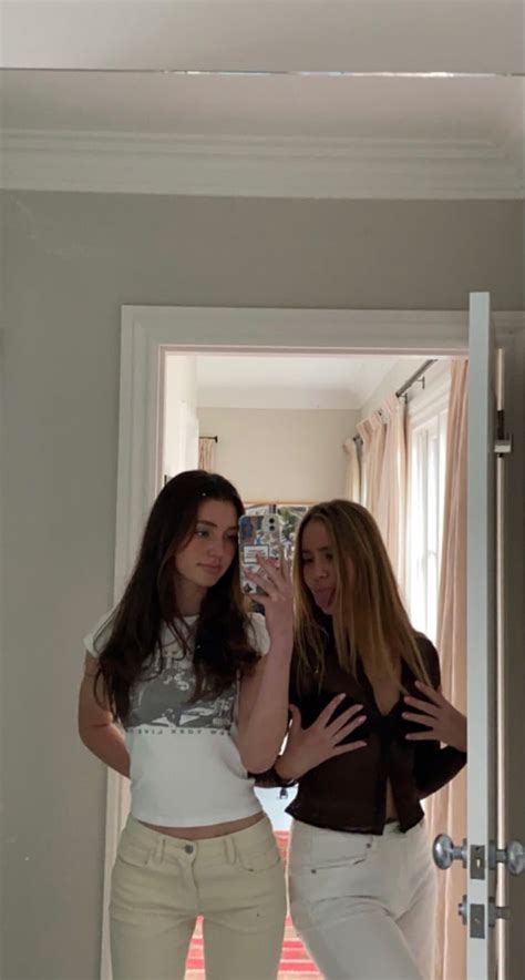 Pin By Melani Alvarado On Friends Selfie Mirror Selfie Scenes