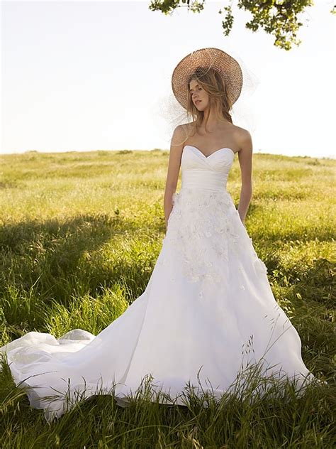 Classic Ivory A Line Wedding Dress With Sweetheart Neckline