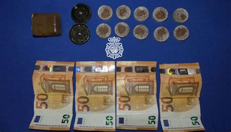 Detenido Un Joven De A Os Que Portaba Jiffys Dinero En