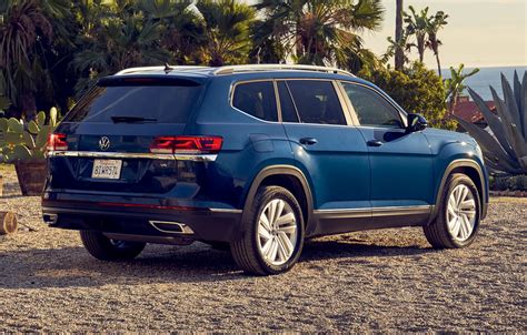 Inside, the 2021 volkswagen atlas provides an extensive roster of comfort, technology and safety features. 2021 VW Atlas Refreshed With Bolder Design Cues And More ...
