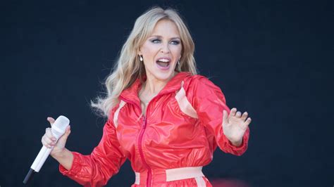 Kylie conquista la cover di billboard italia e saluta i suoi fan video. Kylie Minogue: Erster Song aus Disco-Album ist da ...