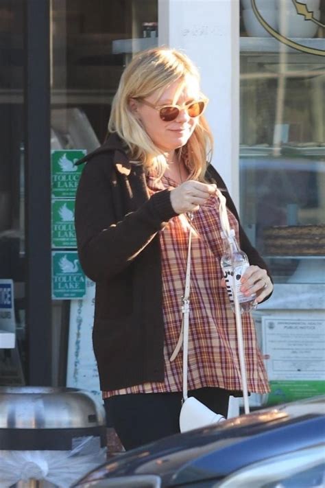 After much speculation, kirsten dunst confirmed she's pregnant in rodarte's new fall/winter 2018 campaign. Pregnant KIRSTEN DUNST Out in Los Angeles 03/26/2018 ...