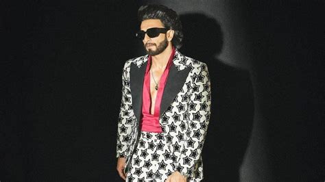 Mumbai Police File Fir Against Ranveer Singh For Nude Photos