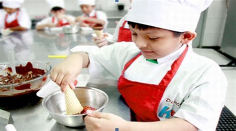 Aquí encuentras ofertas de clases de cocina, también para vender, comprar, alquilar, anuncios de segunda mano, nuevos, ocasiones y ofertas en madrid de anuncios.es. Niños de seis años reciben clases obligatorias de cocina e ...
