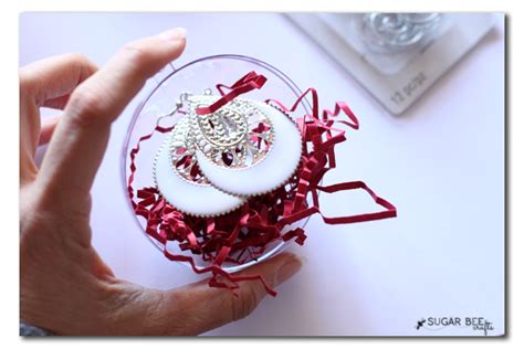 Gift Wrapping Idea: Filled Ornament - Sugar Bee Crafts | Bee crafts, Gift wrapping, Gifts