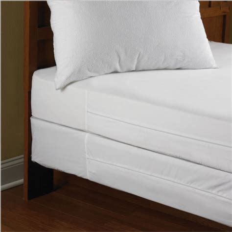 A little extra assurance after a bed bug ordeal certainly could help in getting a good night's sleep. Bed bug mattress Covers to Prevent Bed Bugs | Ramayan ...