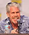 File:Ron Perlman by Gage Skidmore.jpg - Wikimedia Commons