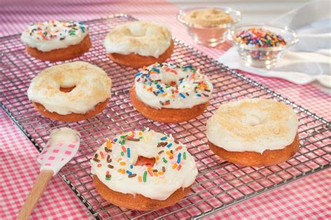 2 in large bowl, beat cake mix, oil, eggs and sour cream with electric mixer on low speed 30 seconds, then on medium speed 2 minutes, scraping bowl occasionally. Strawberry Cheesecake Donuts | Cheesecake, Strawberry ...