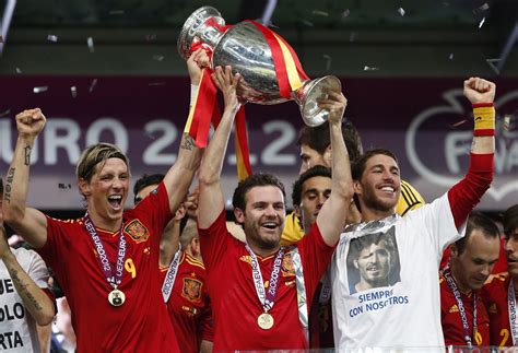 La fel ca italia, spania este neînvinsă la euro 2020, dar a ajuns în semifinale doar cu o victorie în 90 de minute. Spain demolishes Italy to win EURO 2012 final | Premium ...