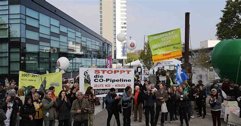 Protest Vor Bayer Hauptversammlung In Bonn Rund Monsanto Gegner