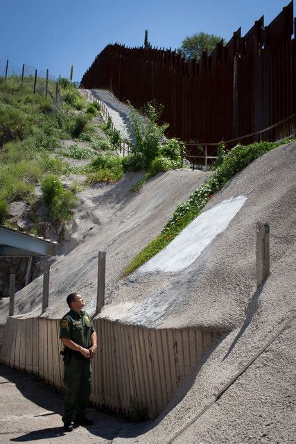 As Donald Trump Calls For Wall On Mexican Border Smugglers Dig Tunnels