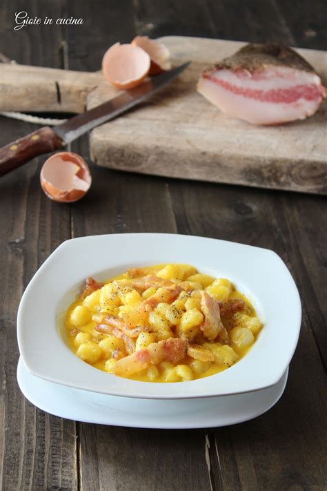 Gli gnocchi alla romana sono ricchi di sostanze nutritive e offrono una notevole spinta di energia. Gnocchetti alla carbonara - Gioie In Cucina