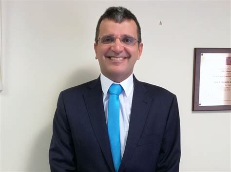 Você poderá consultar quais linhas de ônibus, lotação e lotação especial passam por uma rua da cidade e então ver o itinerário João Borges de Assunção junta-se a Paulo Pinho na direção ...