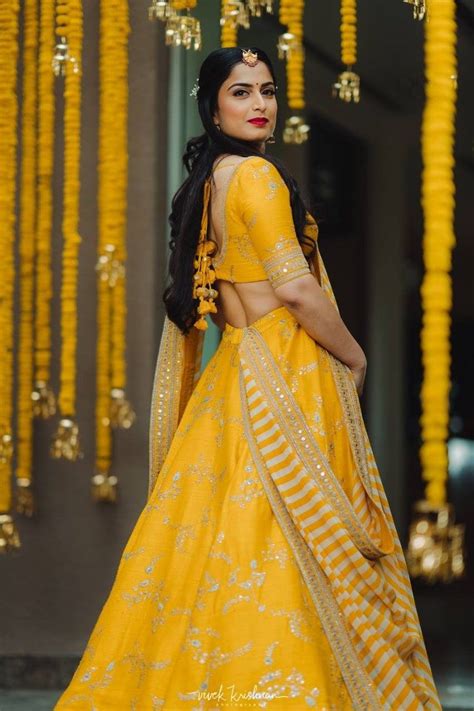 Discover More Than 88 Yellow Sabyasachi Lehenga Poppy