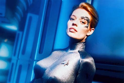 The First Star Trek Femme Fatales Statue Has Begun Her Voyage