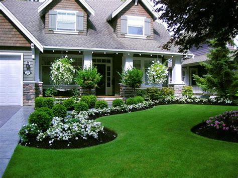 Heres How To Use Black Mulch In Your Garden Front Garden Landscape