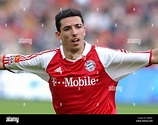 (dpa) - Bayern's Dutch player Roy Makaay cheers after scoring the 1-0 ...