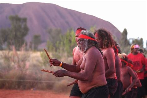 Pictures Aboriginal Australians Celebrate Uluru Climbing Ban News