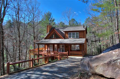 Entire home, private room, shared room Lazy Bear Lodge Helen, Ga | Lazy Bear Lair