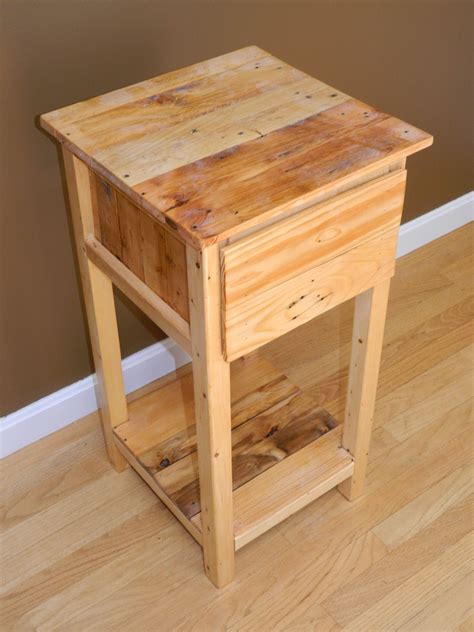 They are a fun and economical way to create a lively home and garden with a style that straddles edgy and traditional for truly a modern rustic look. Pallet Nightstand | Do It Yourself Home Projects from Ana White (With images) | Pallet table diy ...