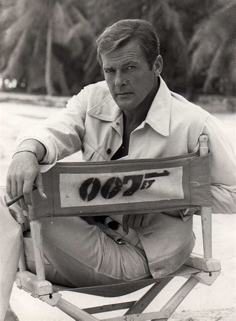 Roger Moore 007 Live And Let Die 1973 James Bond Bond Movies