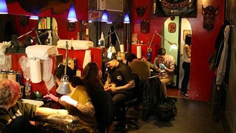That means simply that we do not have a central managing body, and that all artists under artisan's roof act as their own independent businesses. Simple The Tattoo Shop 2016