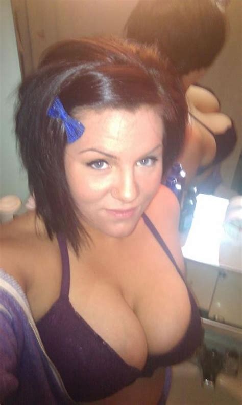 Cleavage Selfie With Nice Use Of Mirror Foto Porno Eporner