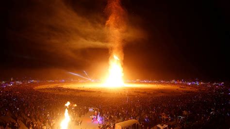Man Dead After Running Into The Flames At Burning Man Festival Fox News