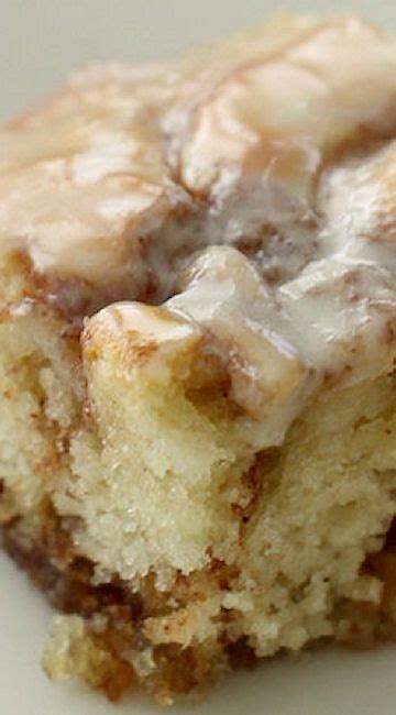 Cinnamon Roll Cake Hhhmmm Looks Yummy Easy And It Actually Doesnt