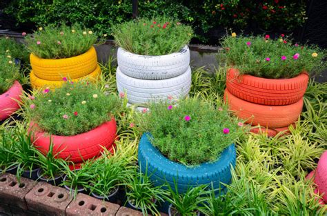 29 Flower Tire Planter Ideas For Your Yard And Home