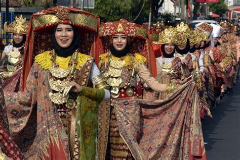 Pakaian Adat Lampung Budaya Indonesia Dongeng Kita Di Riset