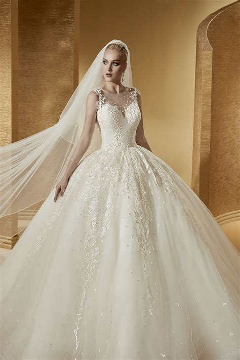 Tutti questi abito da sposa cercasi sono il prezzo bello e basso. Foto del Catalogo Romance 2017 - Idea Sposa