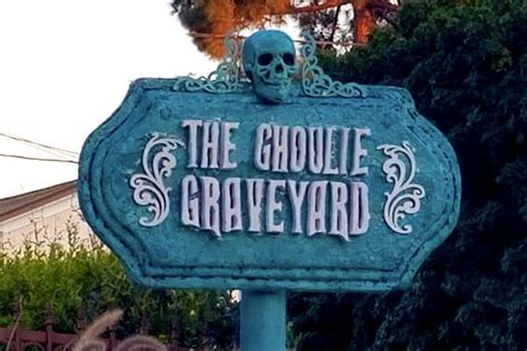 Create A Diy Halloween Graveyard Sign The Ghoulie Guide
