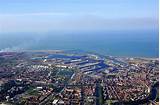 Dunkerque est la grande ville la plus au nord de la france d'autant que st pierre et miquelon, aux hivers bien plus froids, est à une latitude plus au sud. Dunkerque Harbor in Dunkerque, France - harbor Reviews ...