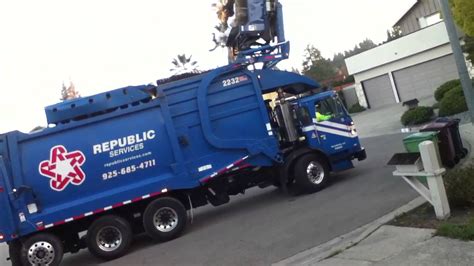Blue Garbage Truck 2 25 14 Youtube