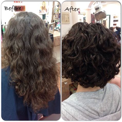 Short curly hairstyles for round faces over 40, 50, 60 from www.allnewhaircut.com if only i knew then that there is a whole treasure trove of hairstyles out there that are specifically suited for frizzy wavy hair, my life would have been. Pin by Carol Bakowicz on Before and After | Curly hair ...