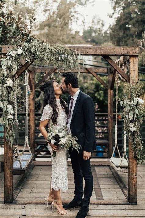 These outdoor wedding ideas sure have some great examples of flawlessly executed reception decor. Casual Wedding With Earthy Organic Touches - Weddingomania