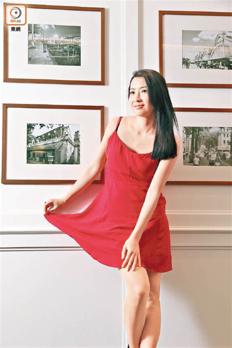 利穎怡joan lee 大駕光臨ptbf 主場玩board game，藝高人膽大的她甚至提出輸家要除衫作為大懲罰，到底最後joan能否在幾位小編. 利穎怡天生灰諧行唔到靚女路線! - 東方日報