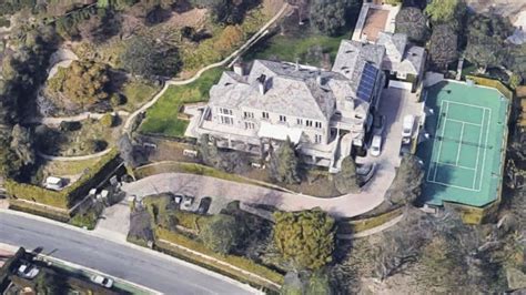 Elon Musk sells mansion after vow to 'own no house' - FNTalk.com