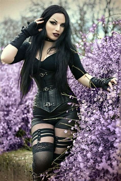Emo Style Outfits And Fashion Ideas 18 Gothic Outfits Hot Goth