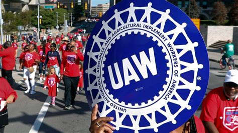 Gm Seals Deal With Uaw Workers In Detroit Indiana Members Vote Against